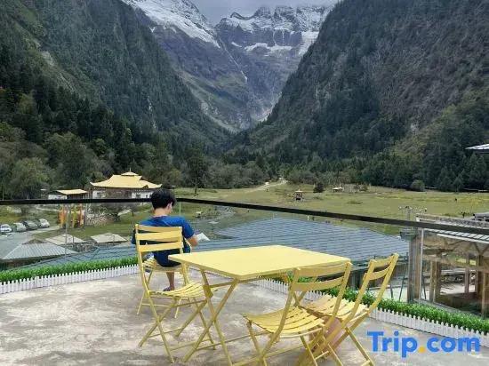 Yubeng Holiday Inn