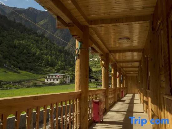 Yubeng Holiday Inn