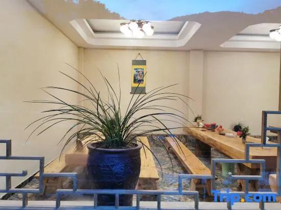 Dechenz Middle Homestay