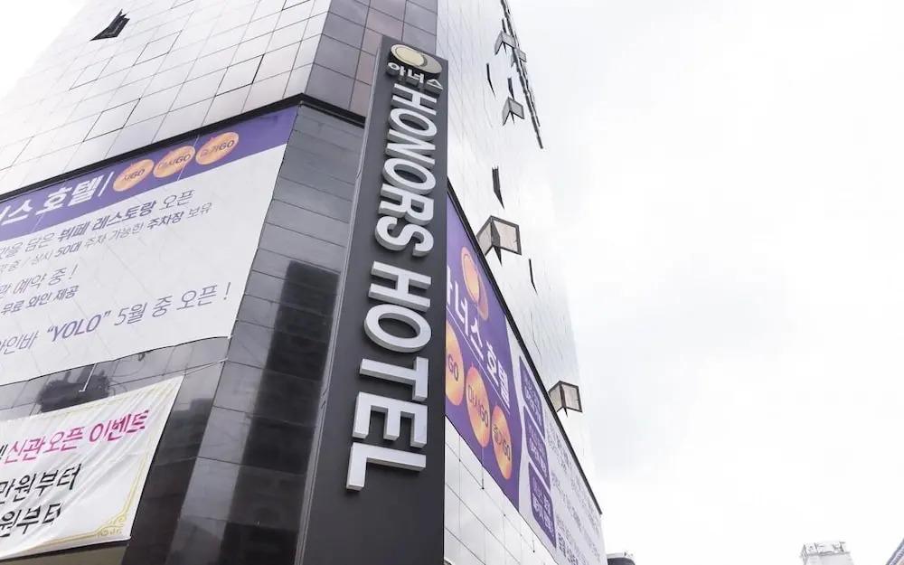 Honors Hotel