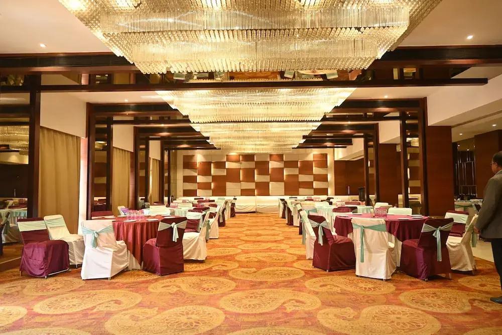 фото Hotel Regency Square