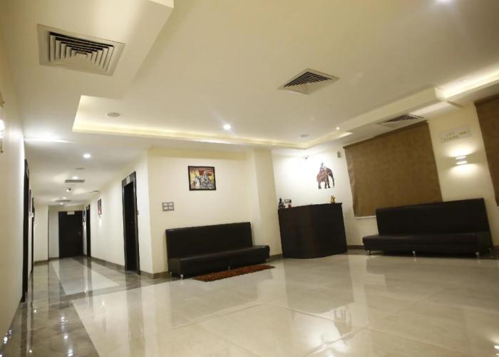 Capital O 9051 The Vedas