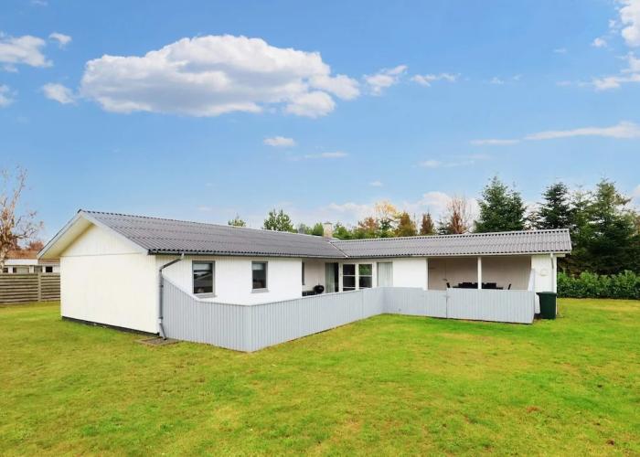Enticing Holiday Home in Falster near Sea