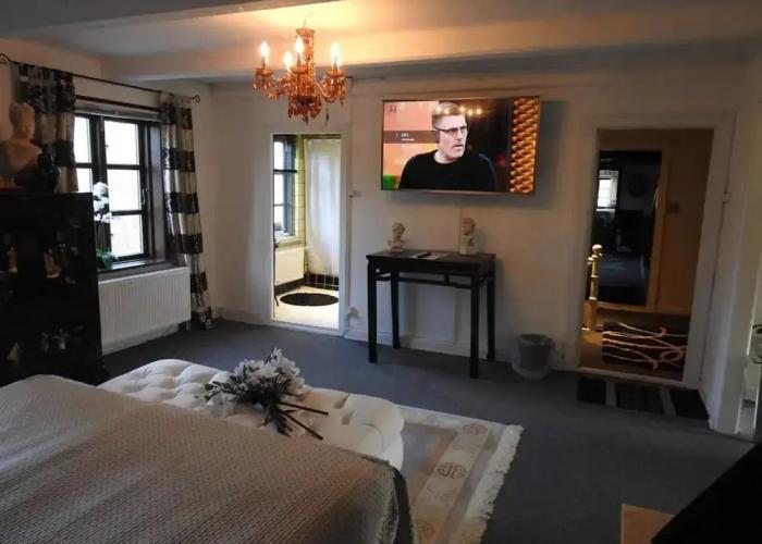 Queen Suite in a Hotel in Tranekaer