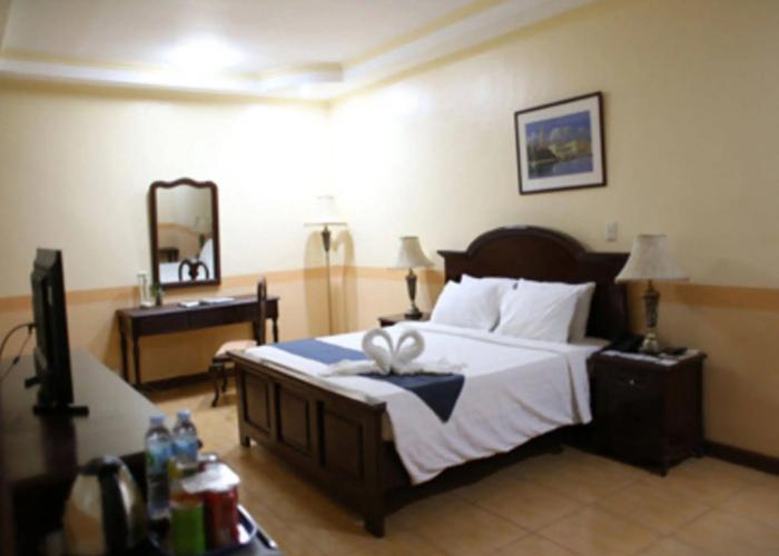Crown Royale Hotel
