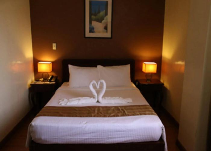 Crown Royale Hotel