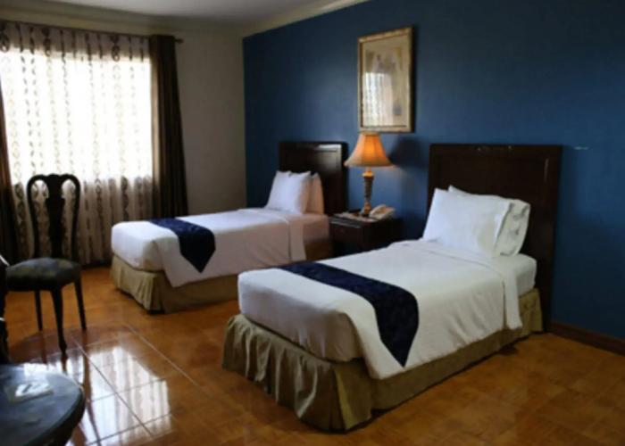 Crown Royale Hotel