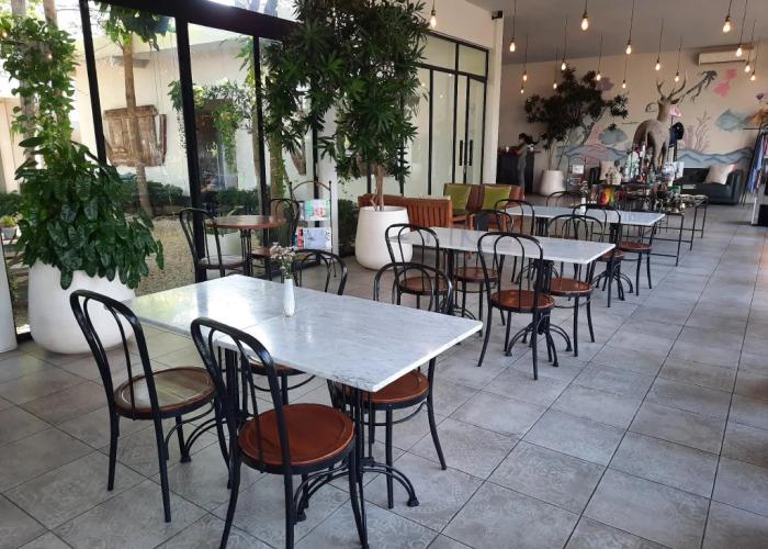Lovinalife Room & Cafe