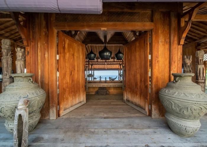 Palatial Wooden Villa, 4br, Lovina