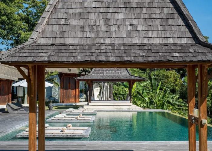 Palatial Wooden Villa, 4br, Lovina
