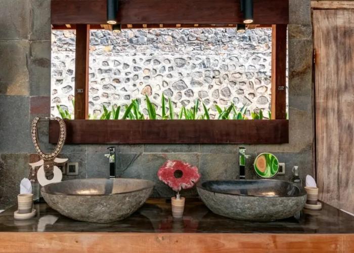 Palatial Wooden Villa, 4br, Lovina