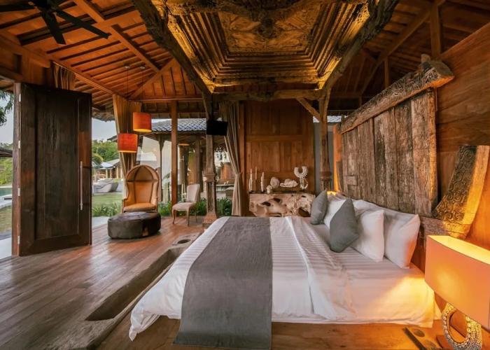 Palatial Wooden Villa, 4br, Lovina