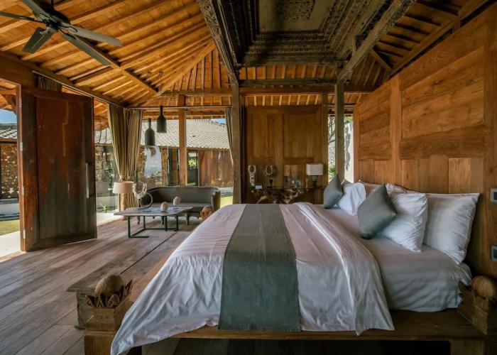 Palatial Wooden Villa, 4br, Lovina