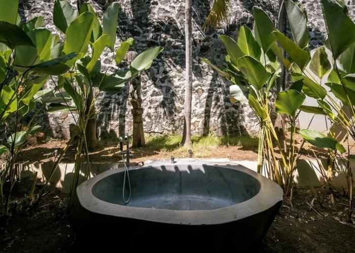 Palatial Wooden Villa, 4br, Lovina