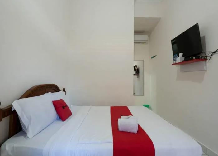 RedDoorz near Buleleng Harbour 2