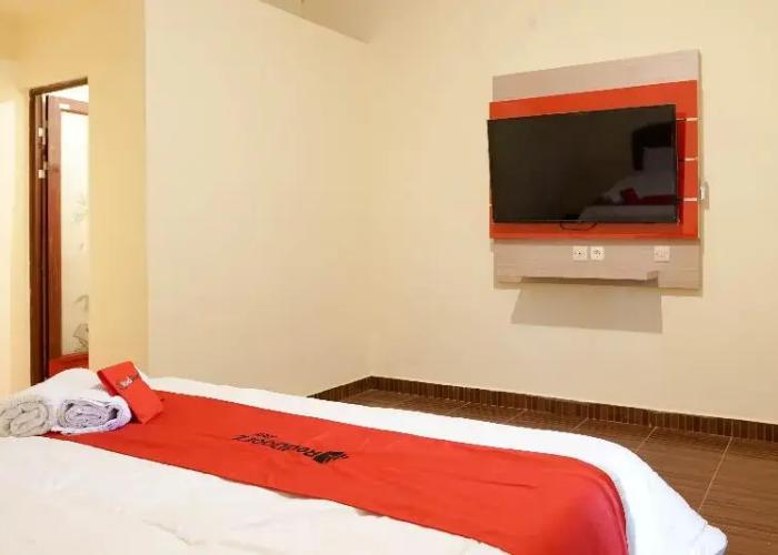RedDoorz near Buleleng Harbour 2