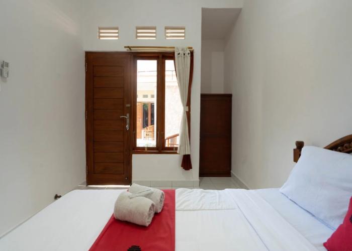 RedDoorz near Buleleng Harbour 2