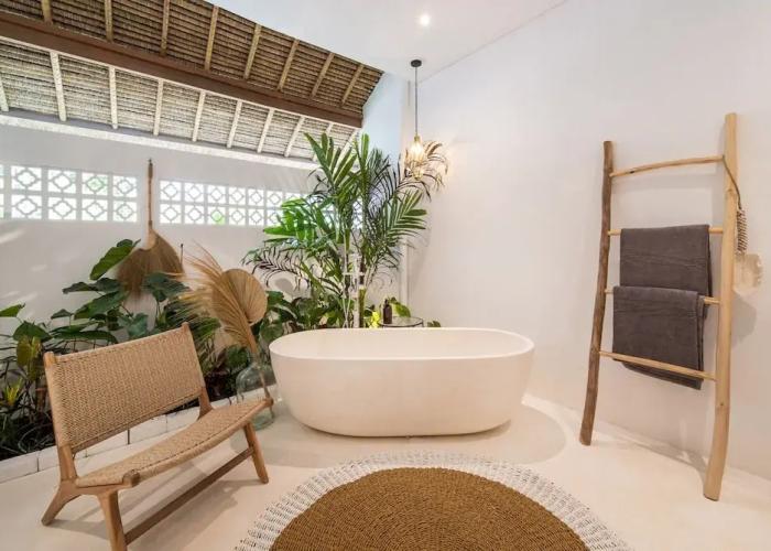 NEW ! Stunning 4BR Jungle View Villa in Lovina