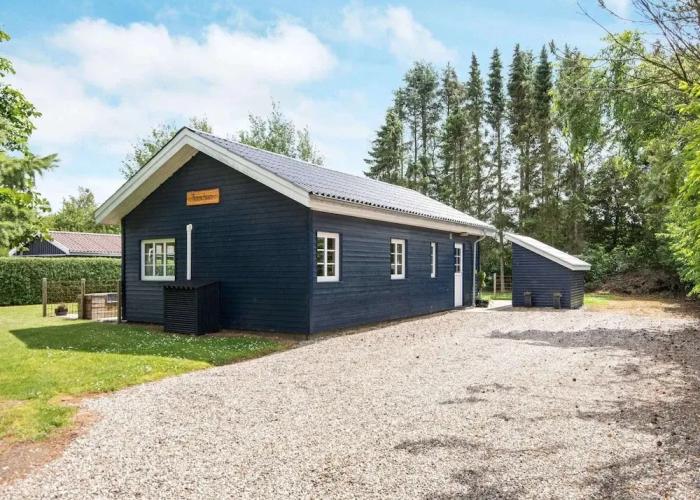 Tranquil Cottage Near Kvie Lake-by Traum
