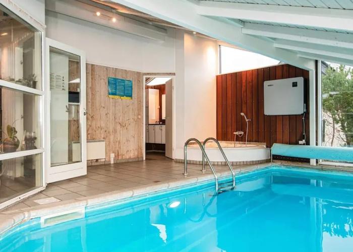 10 Person Holiday Home in Allingabro-by Traum