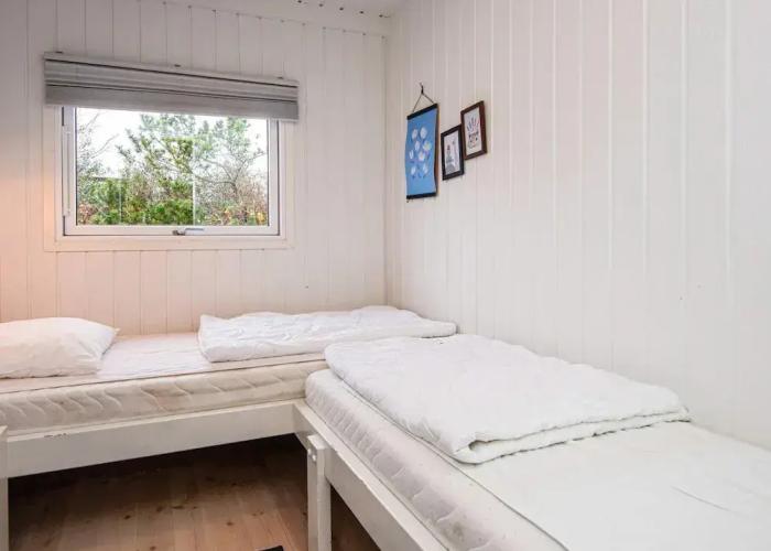 10 Person Holiday Home in Allingabro-by Traum