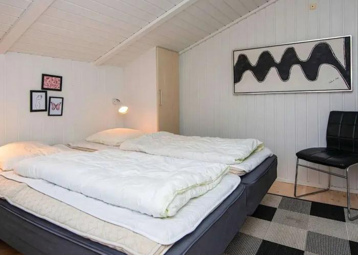 10 Person Holiday Home in Allingabro-by Traum