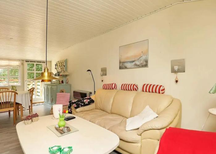 Radiant Holiday Home in Glesborg near Sea