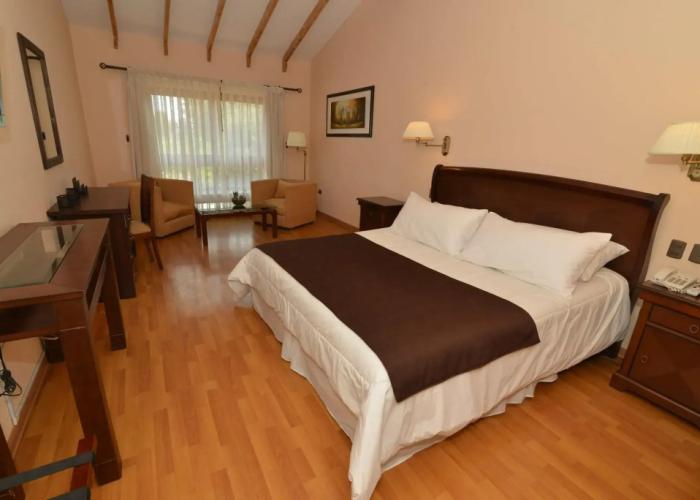 Howard Johnson by Wyndham Rinconada de Los Andes