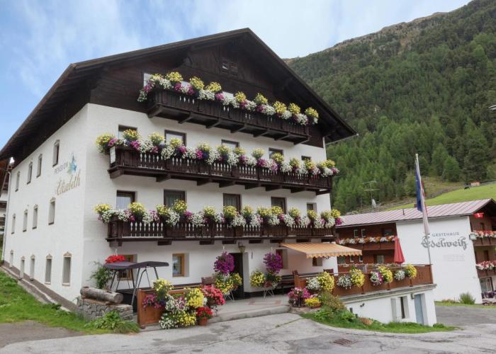 Guesthouse in Vent With Balcony