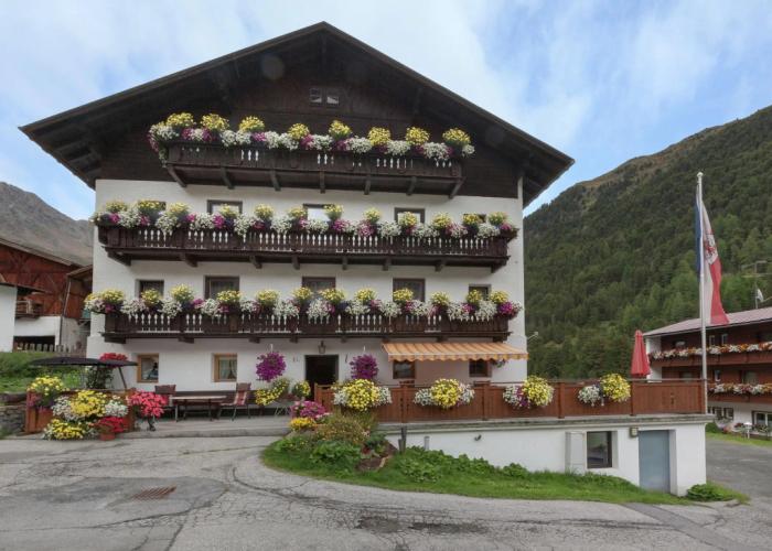 Guesthouse in Vent With Balcony