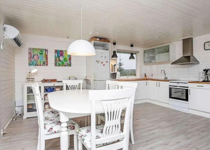 Peaceful Holiday Home in Storvorde near Sea