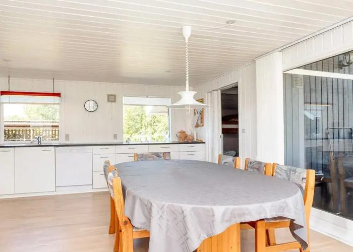 6 Person Holiday Home in Roslev