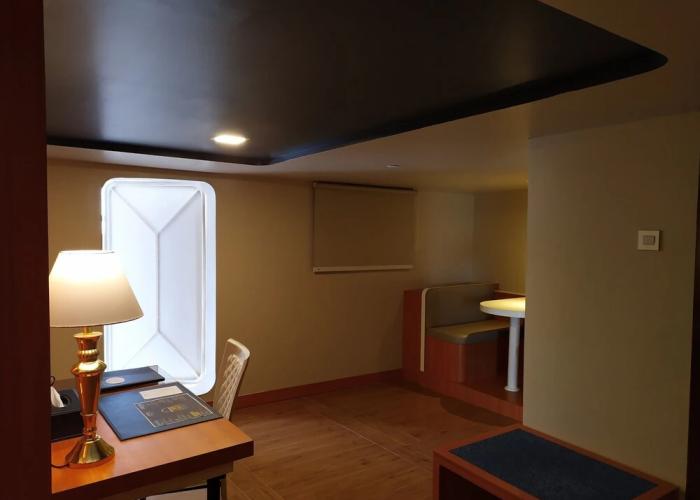 Doulos Phos The Ship Hotel