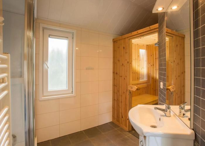 Thatched Lodge With AC and a Dishwasher, in Green Twente
