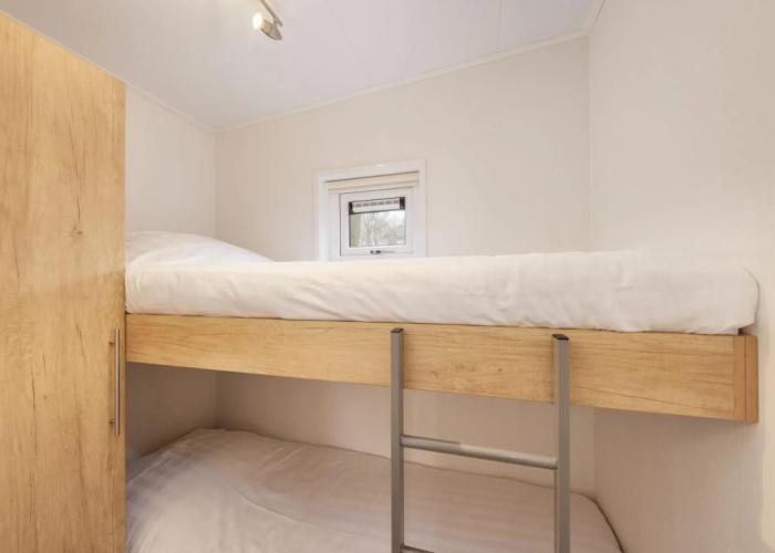 Luxury Lodge With air Conditioning and Dishwasher, in a Holiday Park, by a Lake