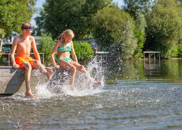 Luxury Lodge With air Conditioning and Dishwasher, in a Holiday Park, by a Lake