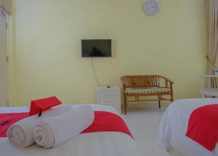 RedDoorz Syariah near Museum Lambung Mangkurat 2