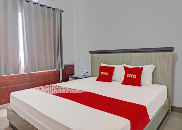 Super OYO 92518 De Luna Hotel