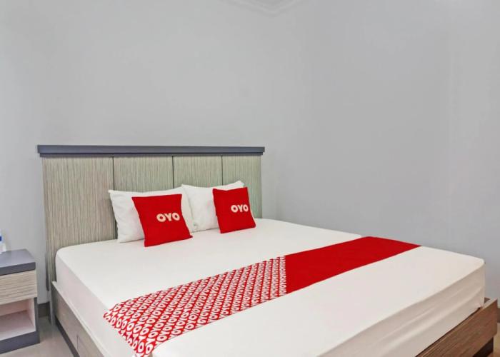 Super OYO 92518 De Luna Hotel