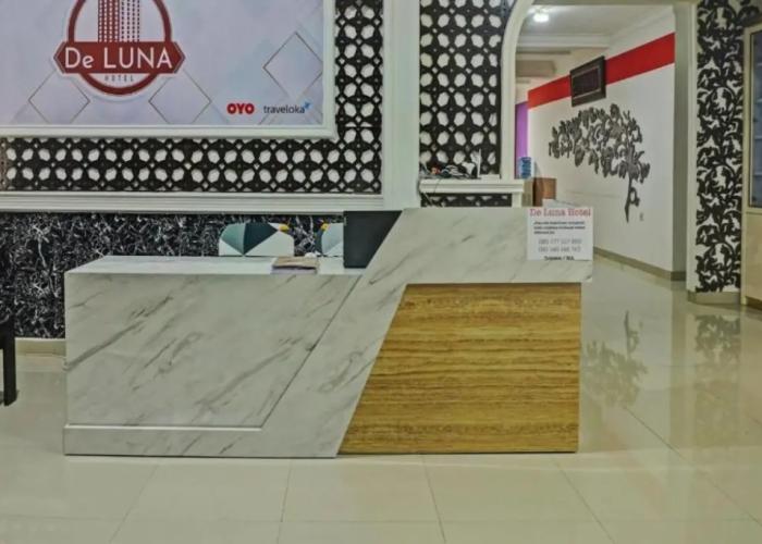 Super OYO 92518 De Luna Hotel
