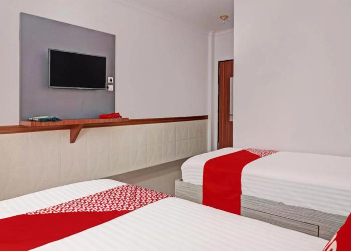 Super OYO 92518 De Luna Hotel