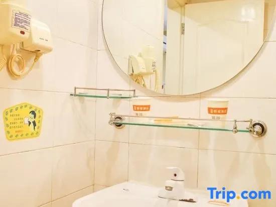 Home Inn Shihezi Dongwu Road Century Square