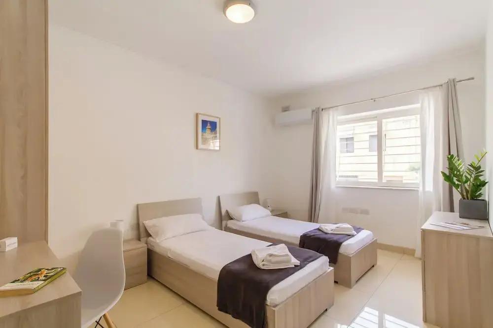 Villa Swieqi with shared room nb1