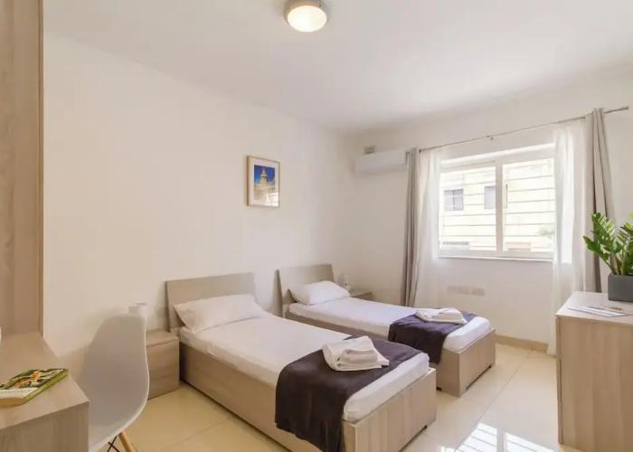 Villa Swieqi with shared room nb1