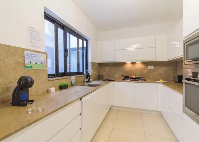 Villa Swieqi with shared room nb1