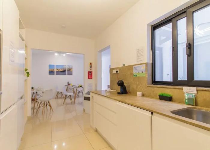 Villa Swieqi with shared room nb1