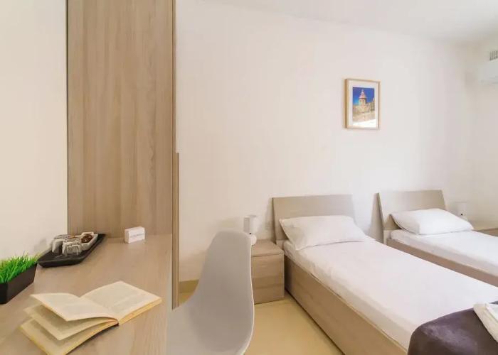 Villa Swieqi with shared room nb1