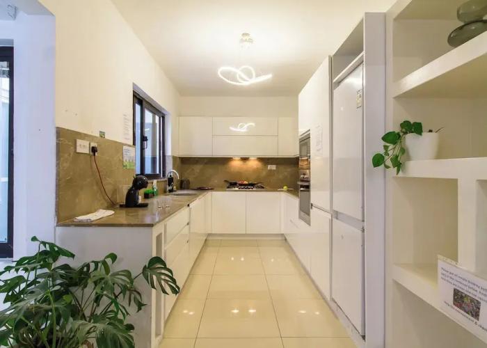Villa Swieqi with shared room nb1