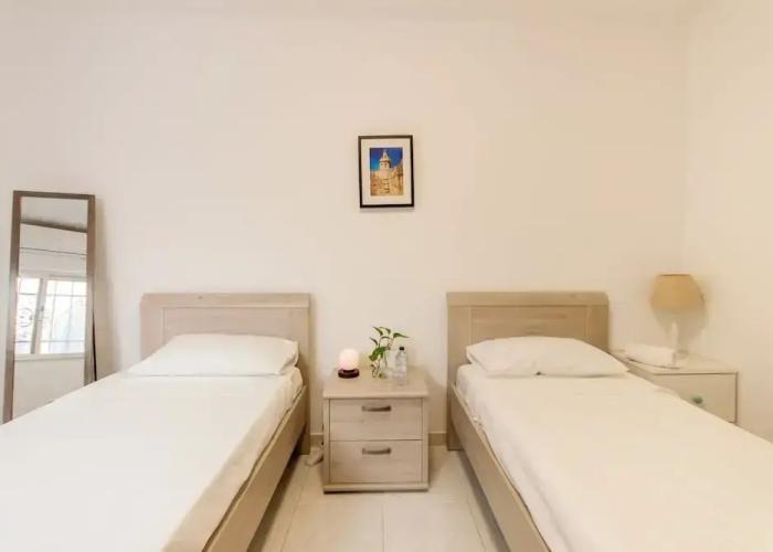 Villa Swieqi with shared rooms 5