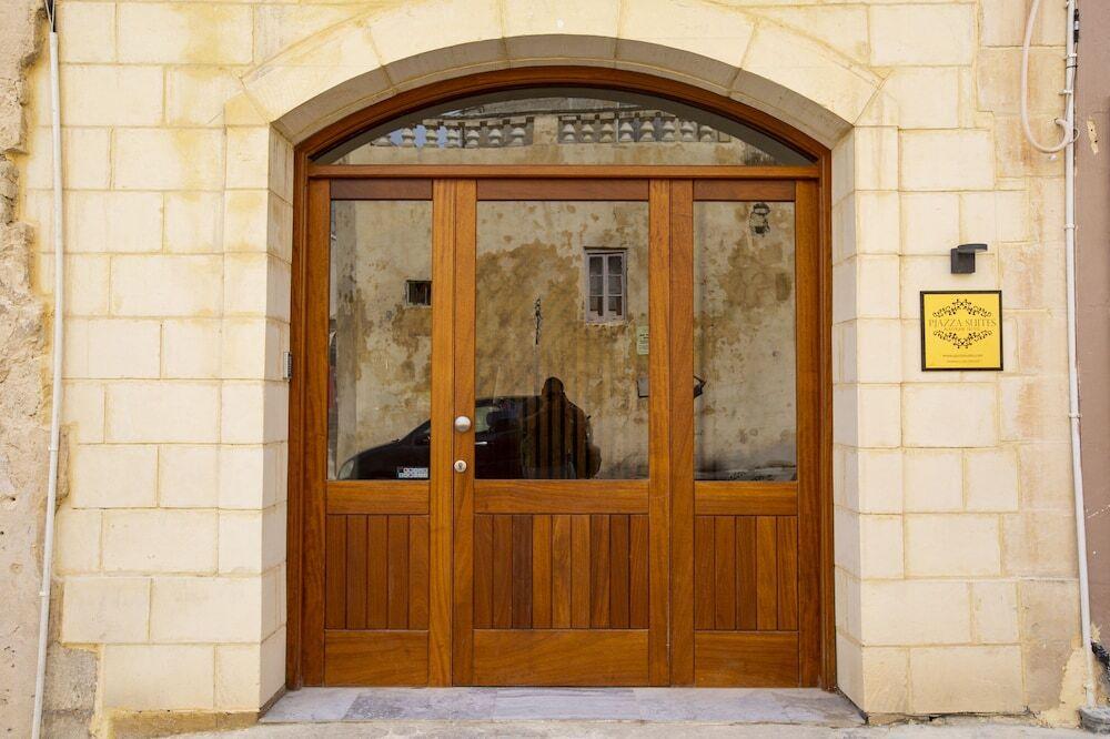 Pjazza Suites Boutique Hotel